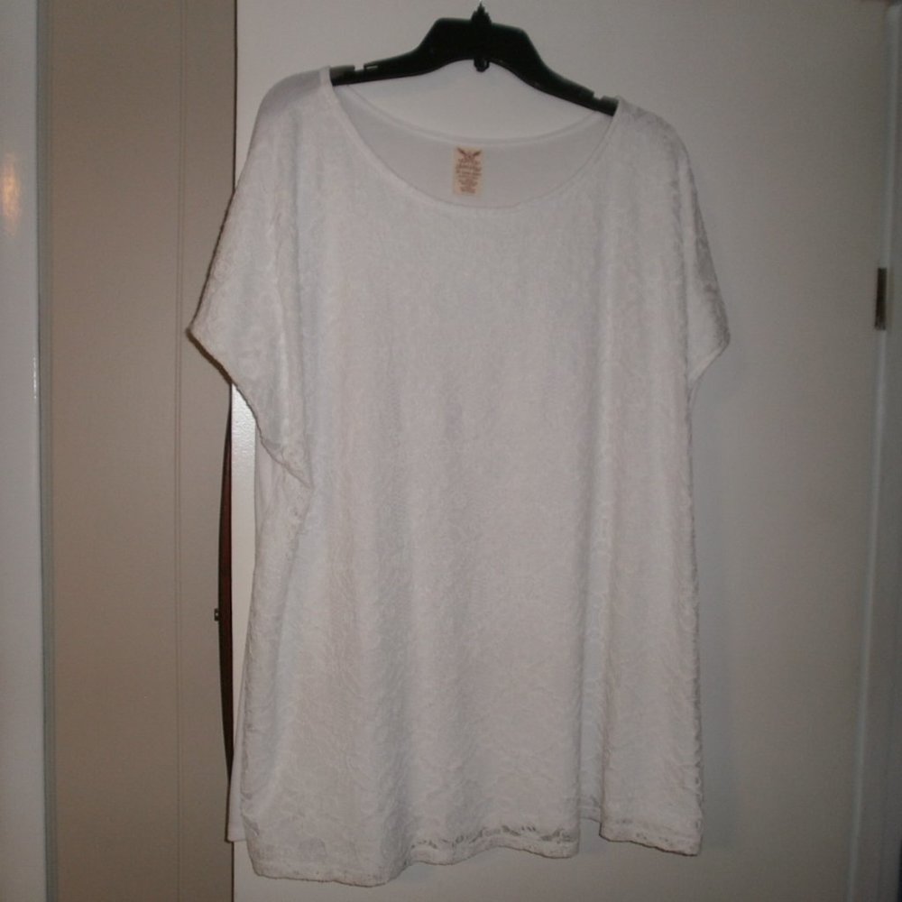 White lace over knit woman's top Faded glory New without tag